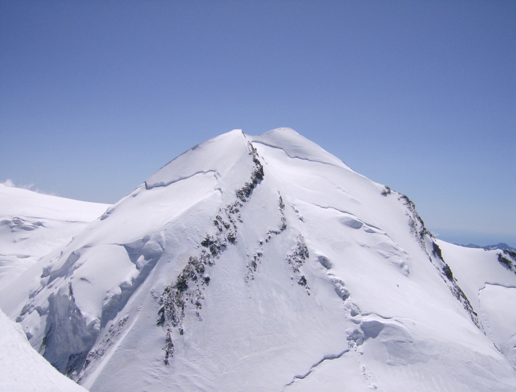 Castor (4221 m) y Pollux (4092 m), por el macizo del Monte Rosa.