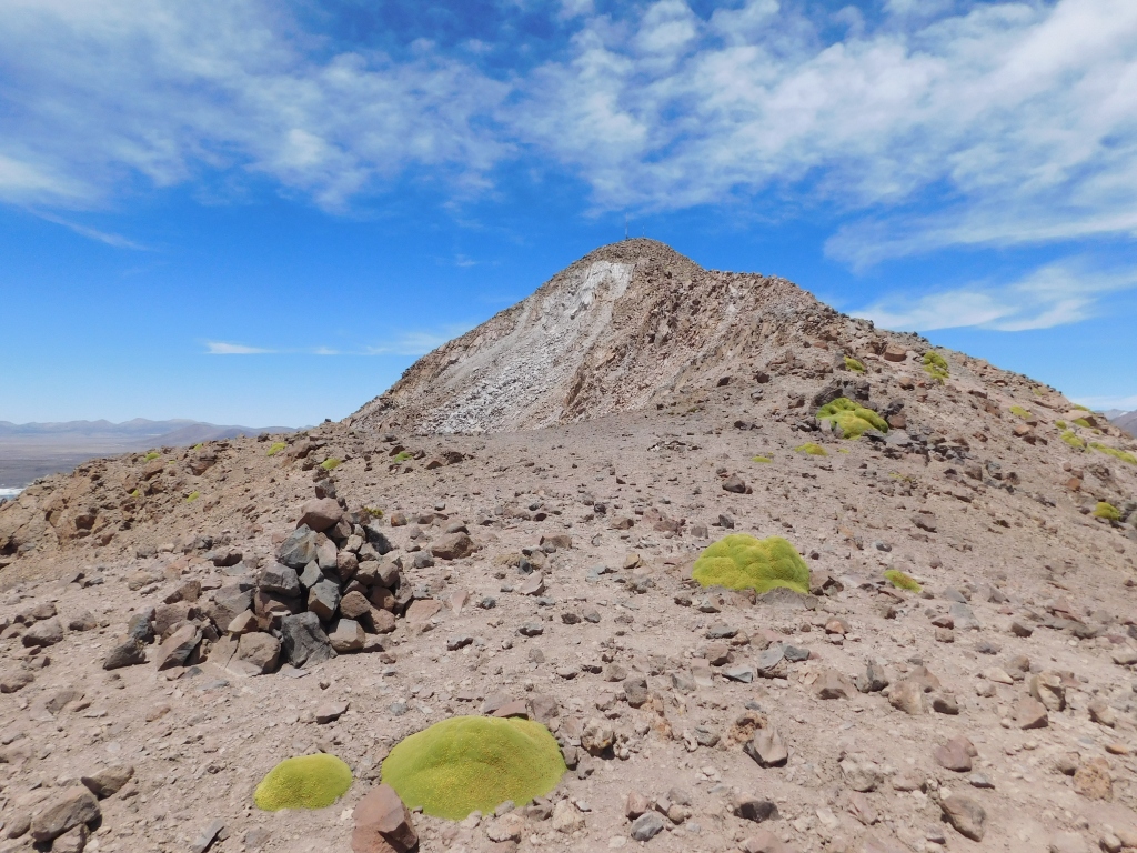 El Cerro Guaneguane (5098 m), a la sombra de los gigantes.